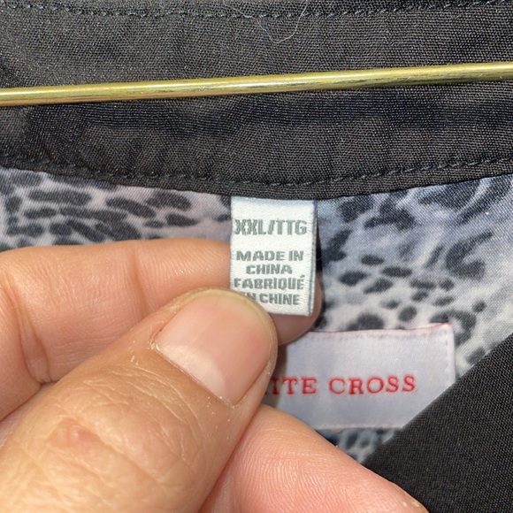 Tiger Print WhiteCross medial scrubs lots of pockets size XXL - Picture 8 of 12